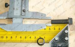 Болт с шайбой верхней крышки механизма переключения передач Fuller М10х35 HOWO