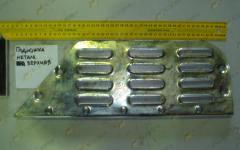 Подножка металлическая верхняя левая HOWO WG1642230018/2