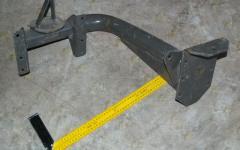 Кронштейн передней пружинной подвески кабины правый нижний WG1642430120