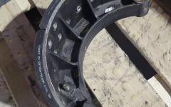 Колодка тормозная задняя в сборе с накладками левая мост MCP16 HOWO AZ7117451220