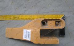 Зуб ковша погрузчика левый CDM853 боковой