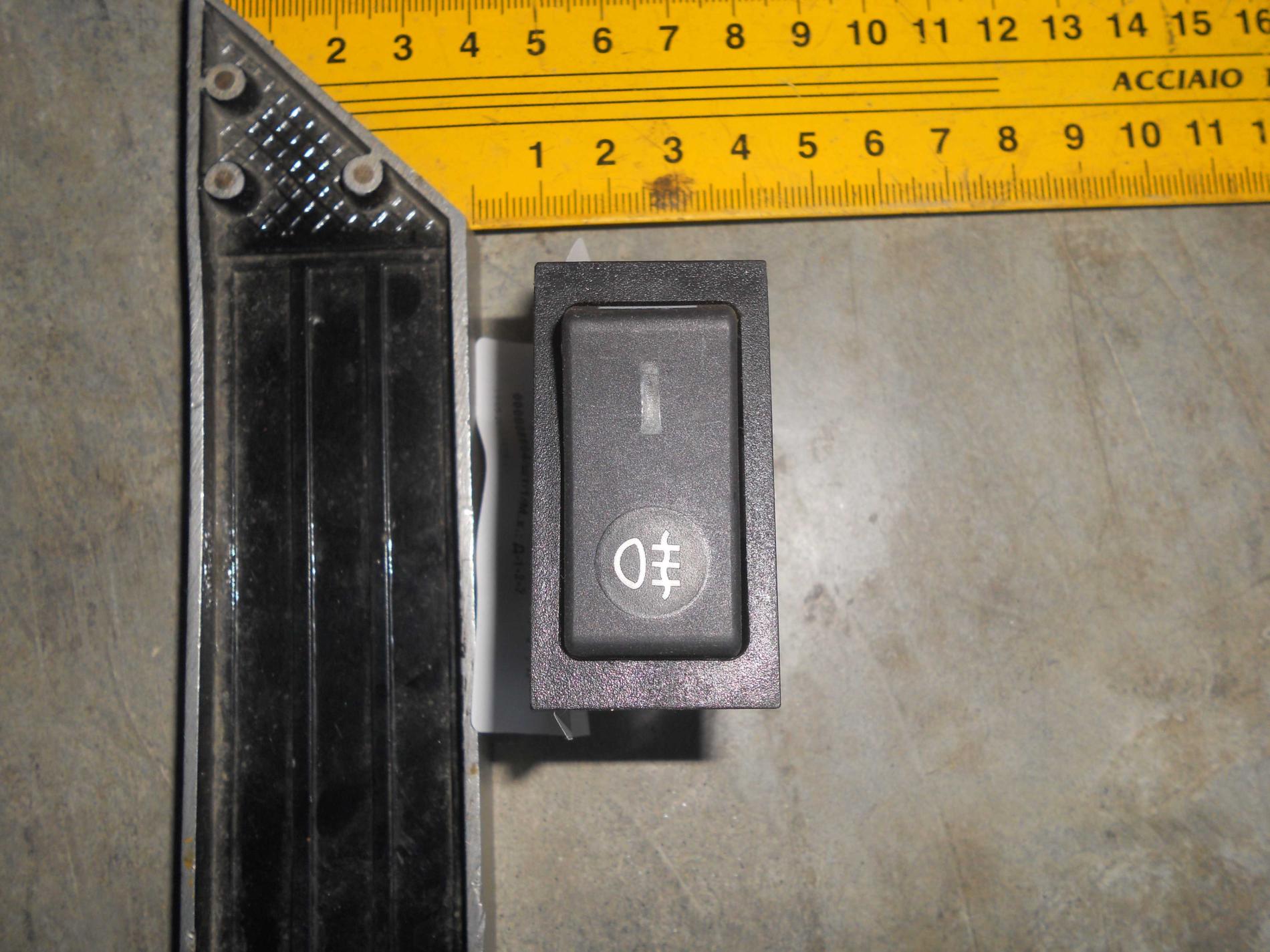 Переключатель противотуманных фар (задних) HOWO/HOWO-70 WG9719584013