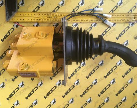 Клапан управления гидравлической системой (джойстик 1 рукоятки) CDM855 КОПИЯ